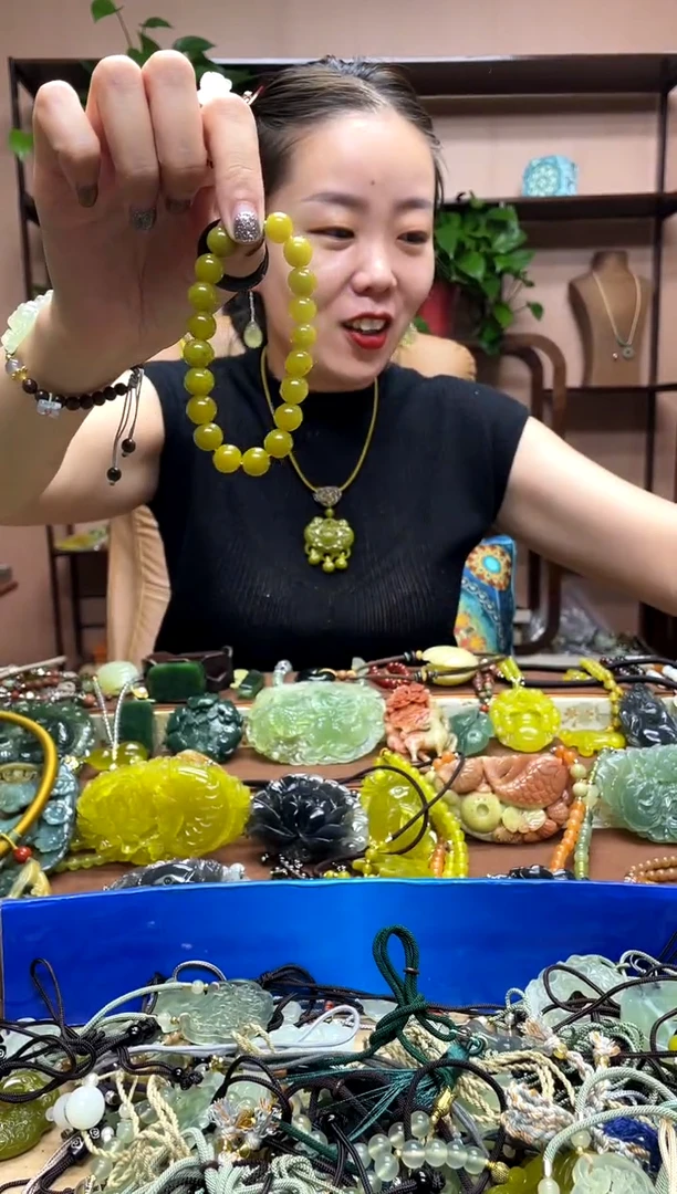 未镶嵌岫玉吊坠多样性发货发其中之一