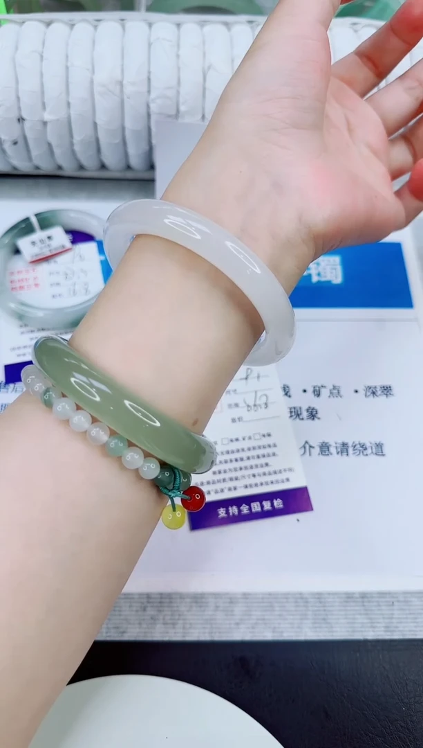 未镶嵌手镯石英质玉91/56.8