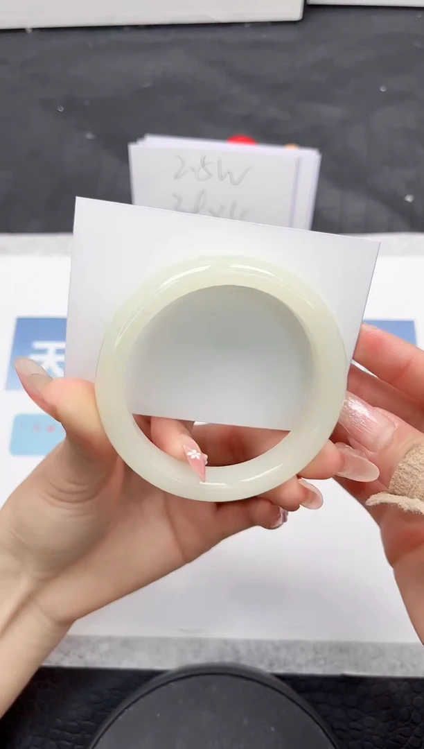 【闪购商品】石英质玉手镯未镶嵌L164-58.2