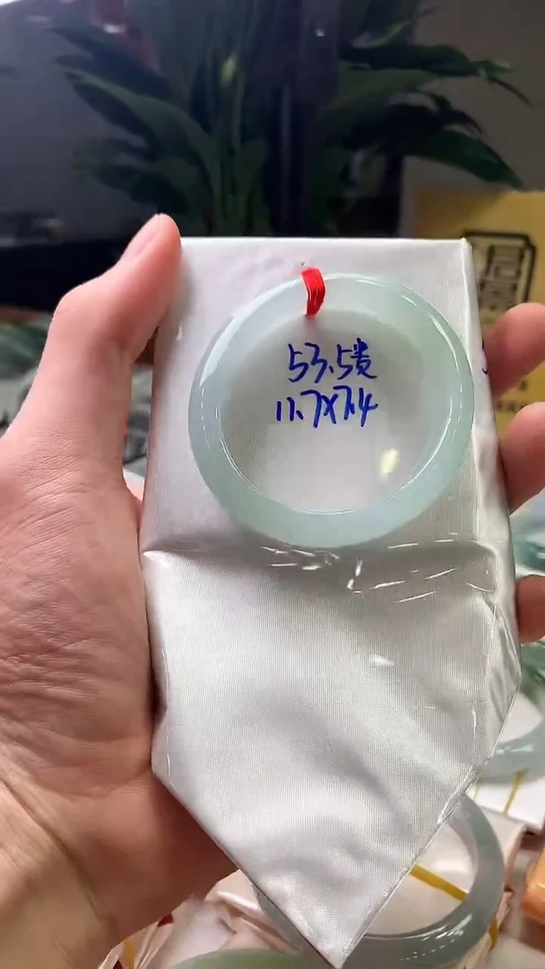 翡翠手镯未镶嵌52贵妃