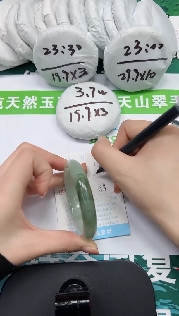 【闪购商品】石英质玉手镯未镶嵌k203-56