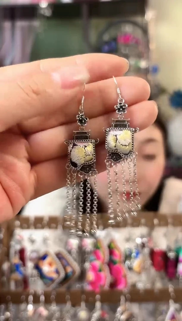 彩云南阁非遗老绣饰品377