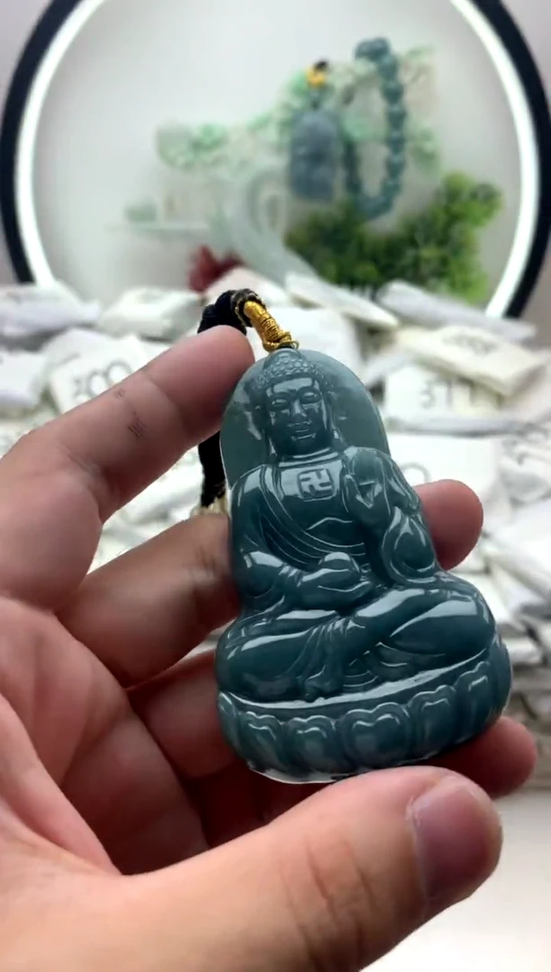 翡翠未镶嵌颈饰阿弥陀佛