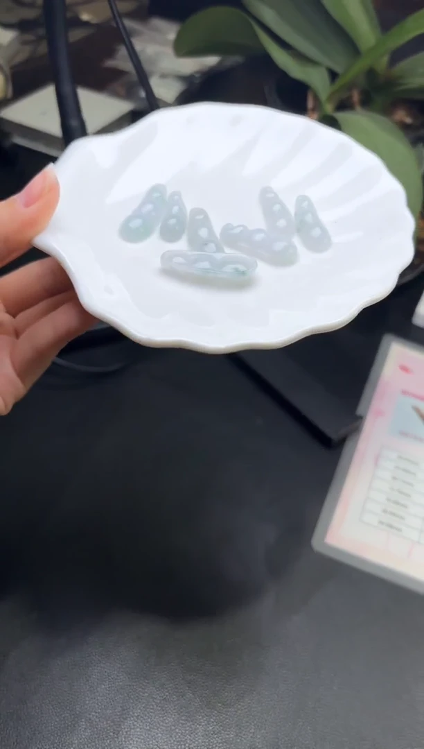 翡翠挂件未镶嵌多样性发一件——华麟