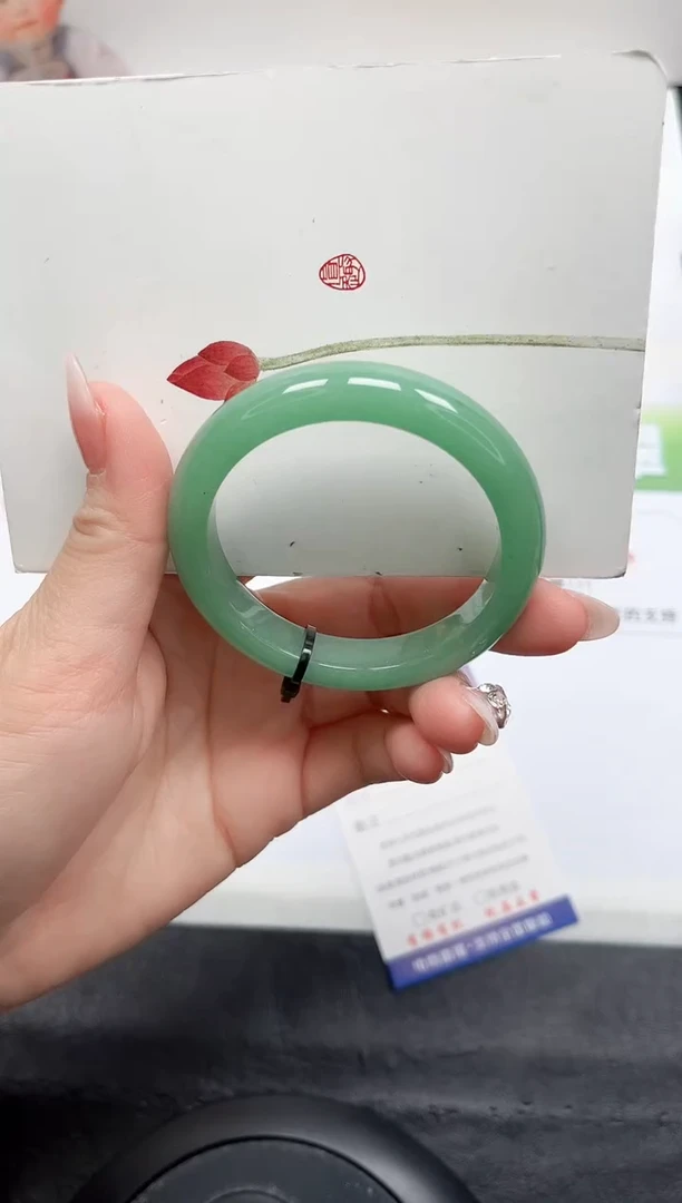 【闪购商品】石英质玉手镯未镶嵌62-50