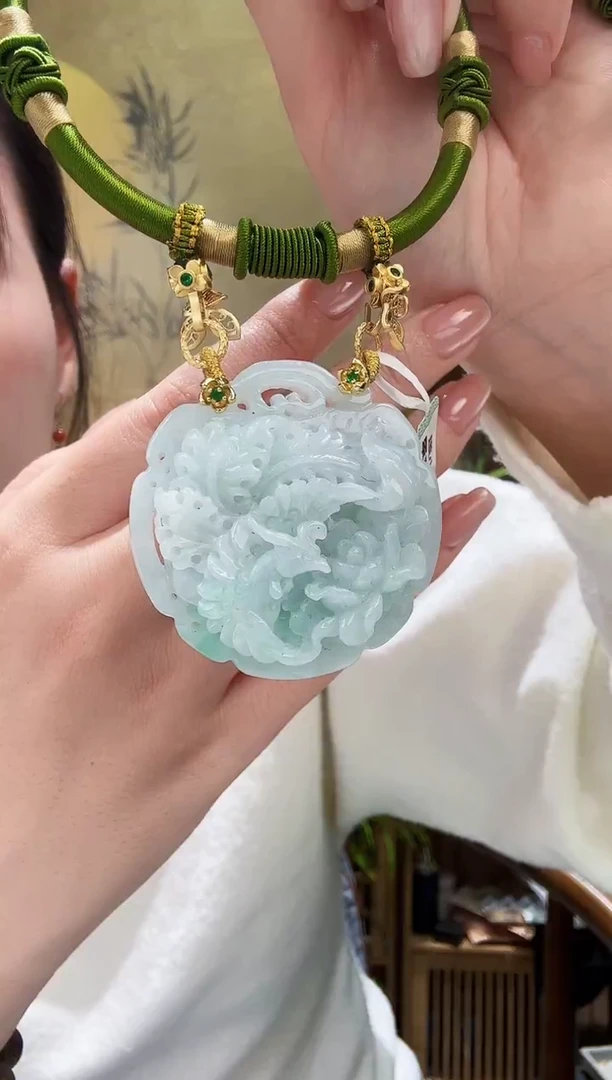 颈饰未镶嵌翡翠吊坠