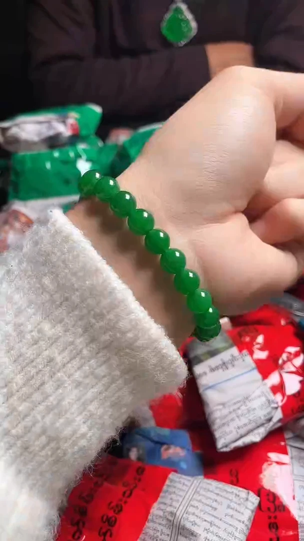 猛子收货满绿手串