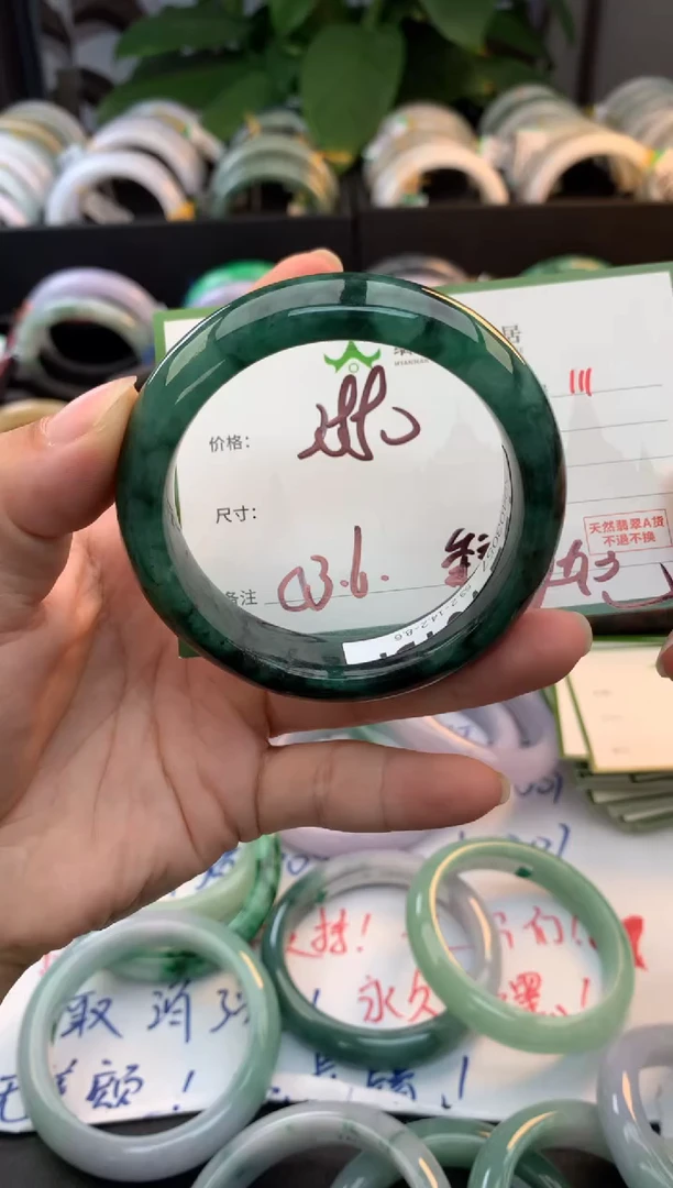 未镶嵌定制翡翠恋*阁毛货需精细抛光+多人