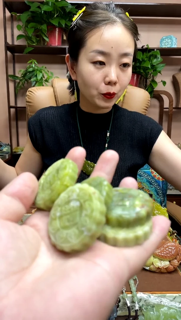 未镶嵌岫玉吊坠多样性发货发其中之一