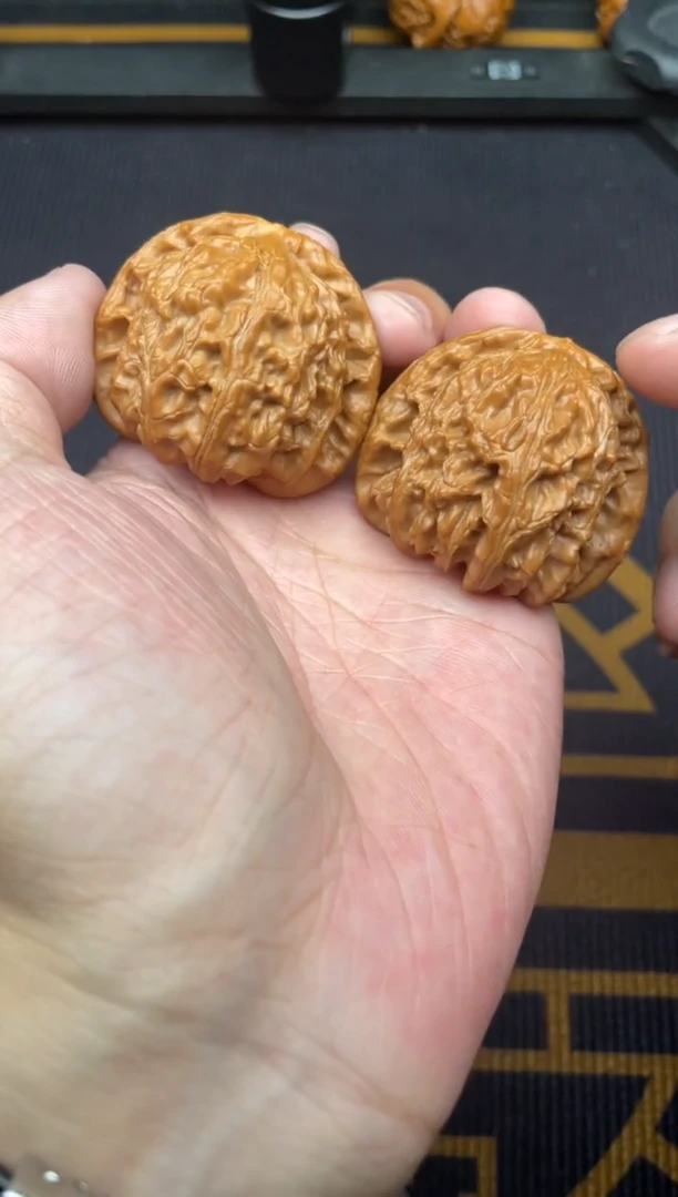 文玩核桃吊坠白狮子43