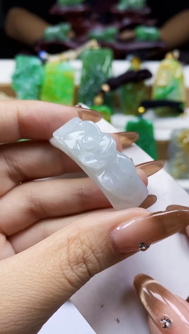 颈饰未镶嵌翡翠1