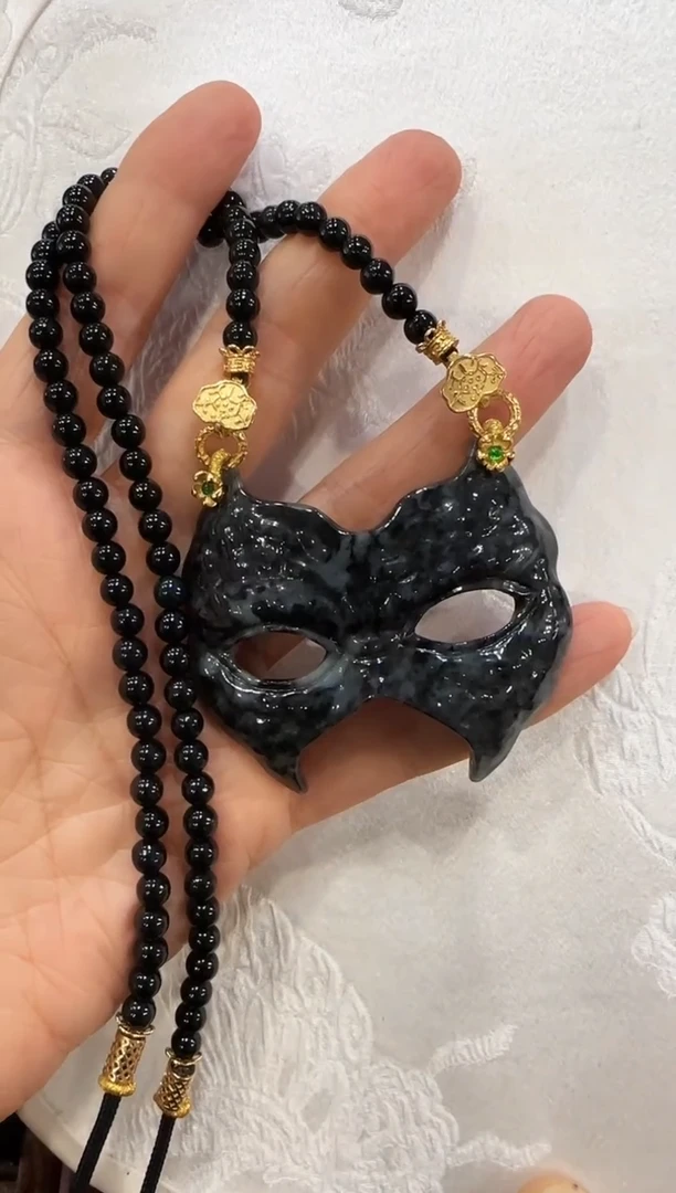 翡翠未镶嵌颈饰国风