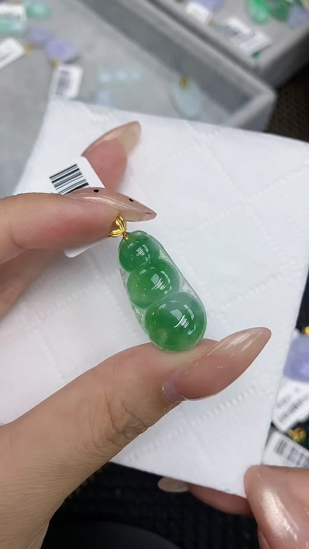 颈饰18K金镶嵌翡翠1