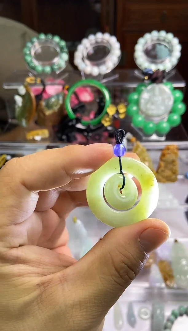 未镶嵌挂件翡翠环环相扣