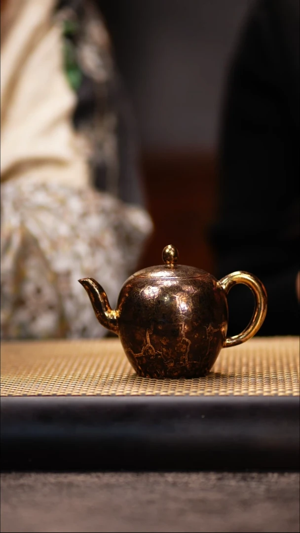 QMJ37宝石入釉朱泥 美人肩