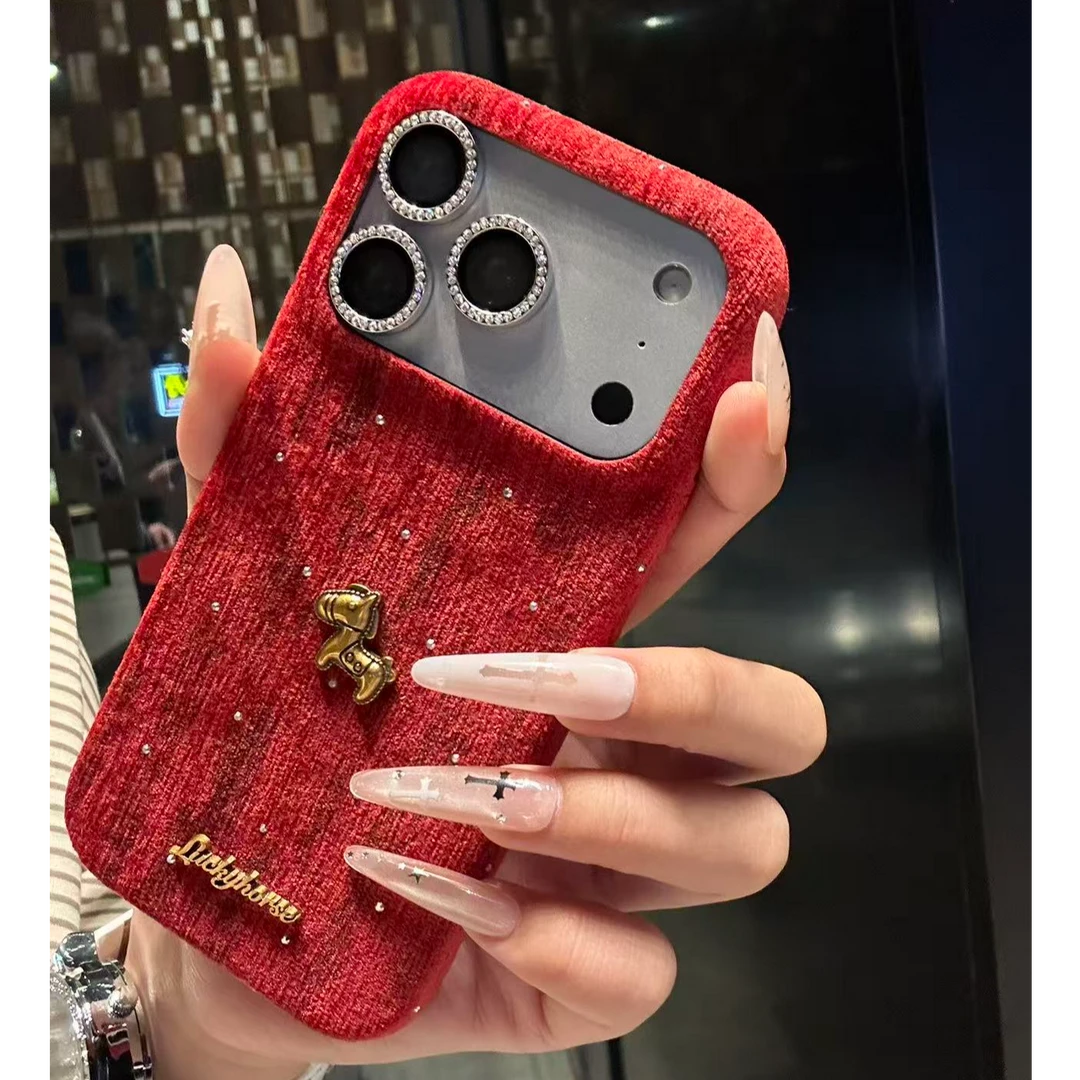 轻奢款全包红黑绒布小马点钻壳适用iPhone17promax手机壳名媛高奢