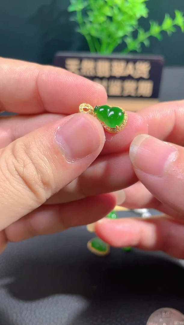 【闪购商品】翡翠颈饰18K金镶嵌翡翠