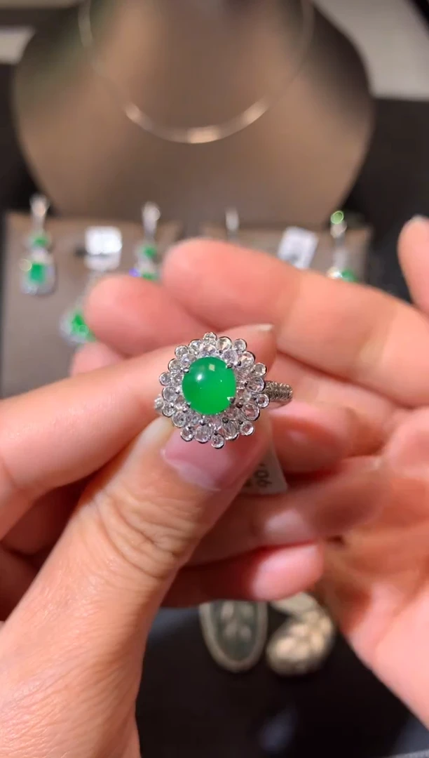 【闪购商品】翡翠吊坠(不含链)18K金镶嵌戒指