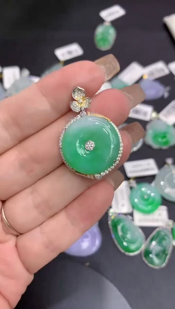 吊坠(不含链)18K金镶嵌翡翠111