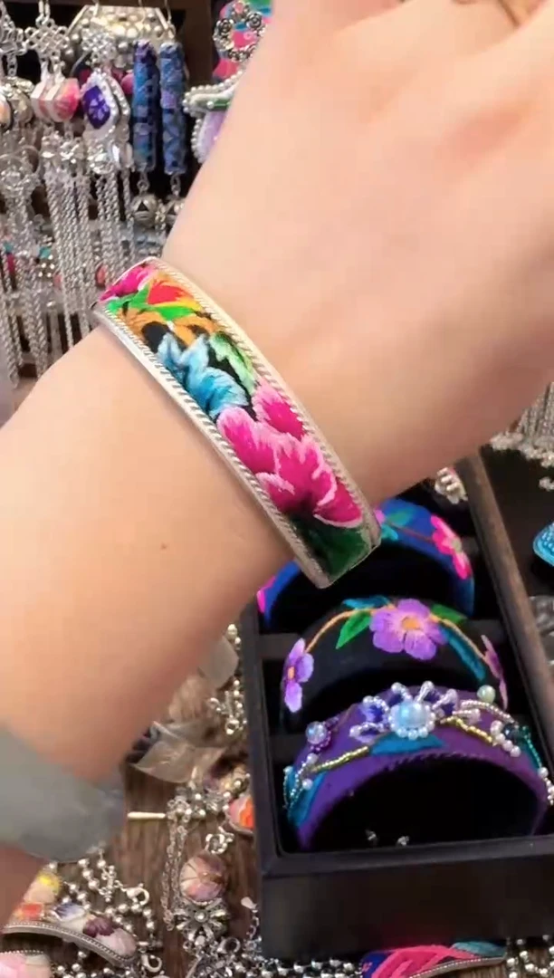 织绣云织谣民族风精美饰品  344