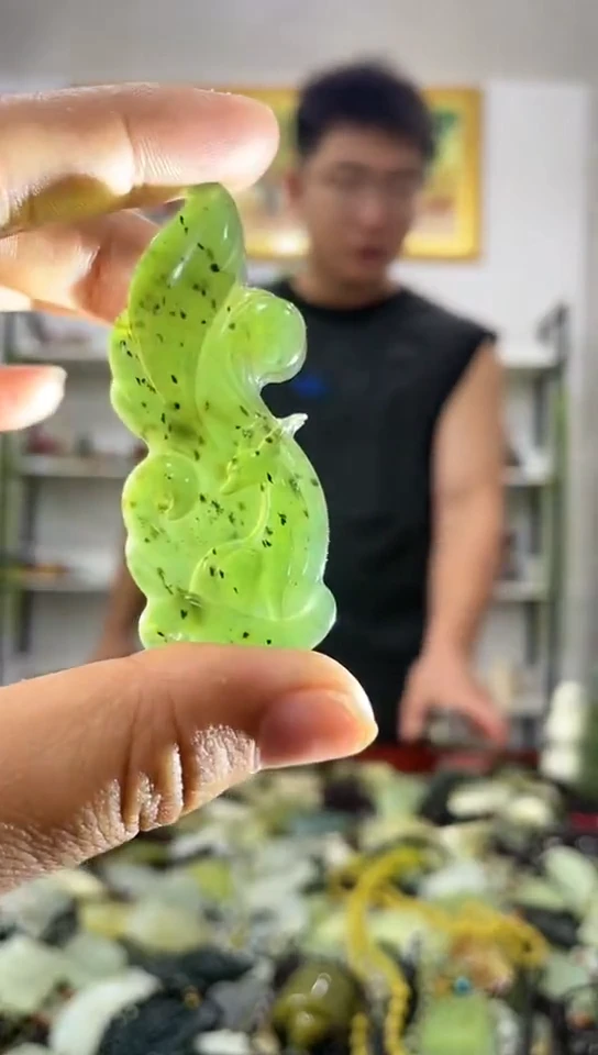 岫玉未镶嵌挂件
