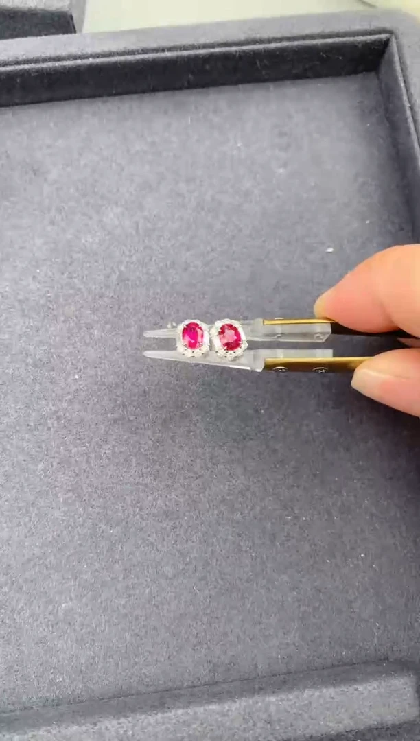 耳饰18K金镶嵌红宝石1.1ct红宝石耳钉GC