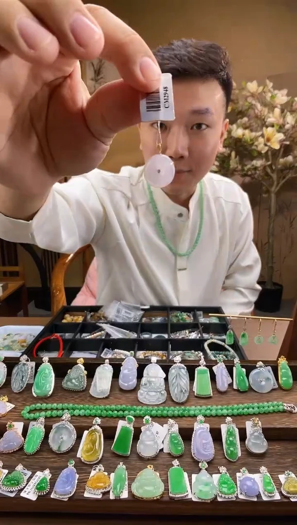 翡翠18K金镶嵌吊坠(不含链)18K金镶嵌 甜甜圈