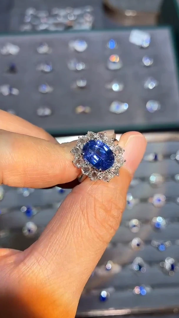戒指蓝宝石18K金镶嵌【闪购】3.72ct/展会同步价