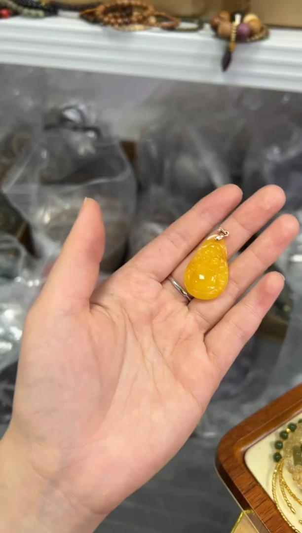 【闪购商品】蜜蜡颈饰银S925镶嵌蜜蜡佛公银镶嵌吊坠[0124]