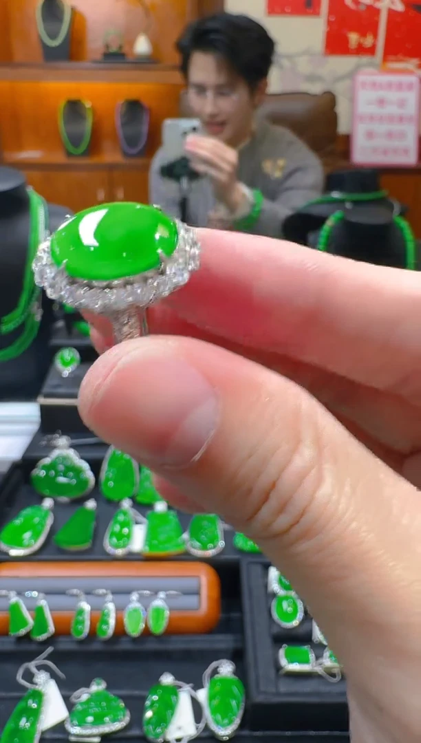 【闪购商品】翡翠戒指银S925镶嵌天然A货翡翠