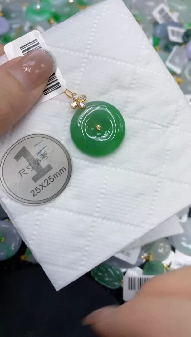 颈饰18K金镶嵌翡翠1111111111