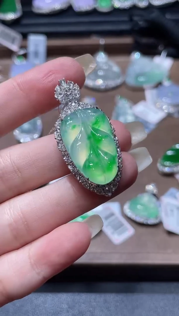 翡翠挂件18K金镶嵌ZHG10819-3