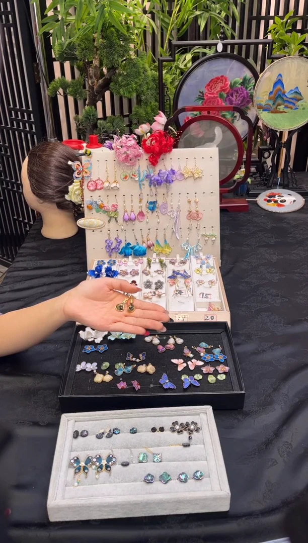 织绣?***奶非遗苏绣饰品