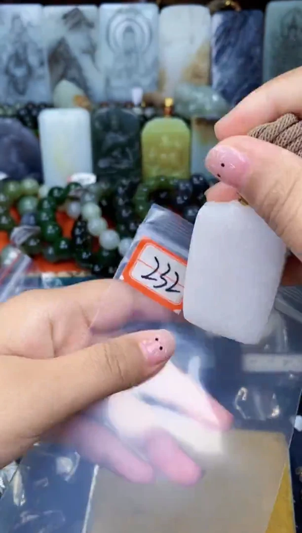 颈饰未镶嵌和田玉和田玉