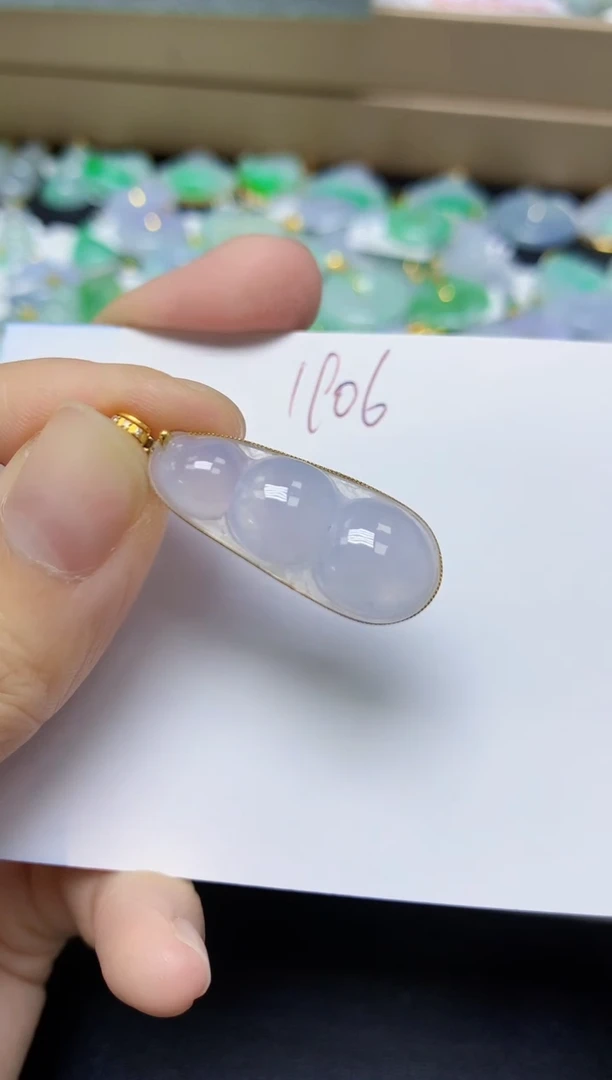 翡翠18K金镶嵌颈饰 天然缅甸翡翠A货