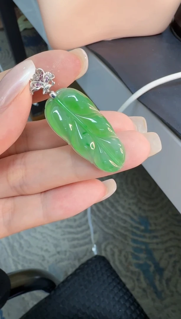 颈饰18K金镶嵌翡翠缅甸A货翡翠