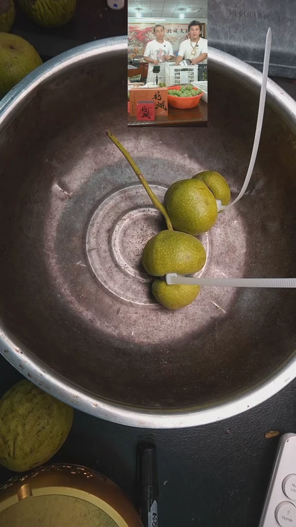 文玩核桃把件青皮葫芦2个（售出不退不换）