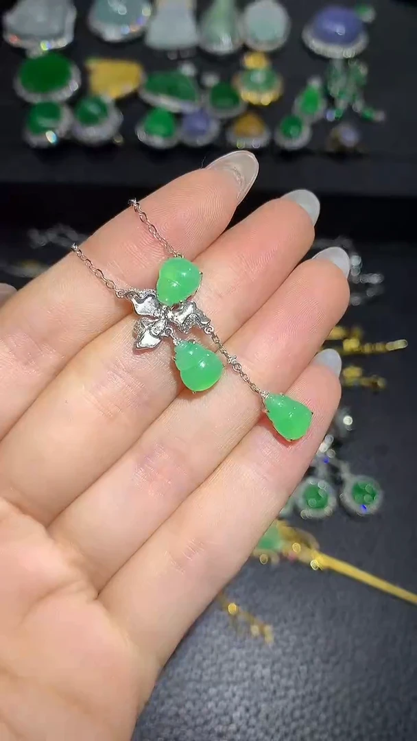 翡翠18K金镶嵌吊坠(赠链)11团购