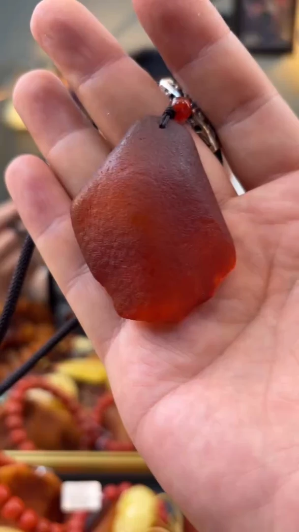 未镶嵌颈饰琥珀吊坠