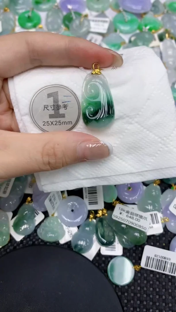 颈饰18K金镶嵌翡翠111111