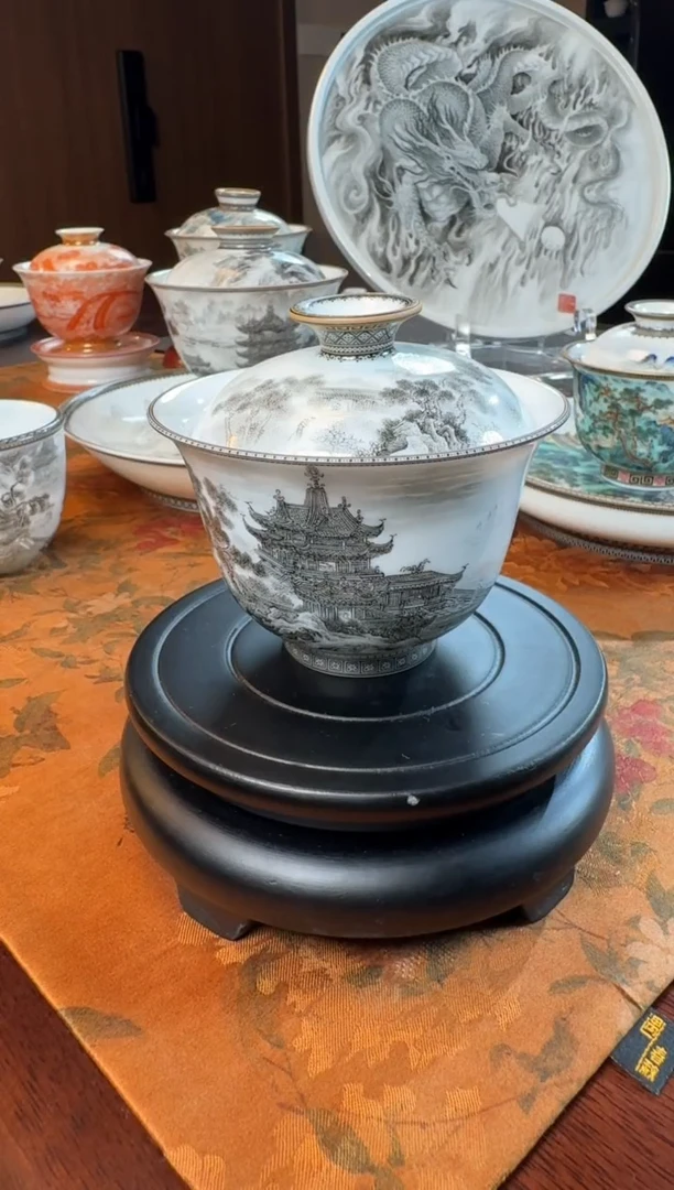 票**P墨彩手绘汉宫春晓岩茶盖碗