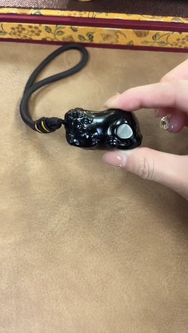 颈饰未镶嵌和田玉和田玉小貔貅手把件 M047