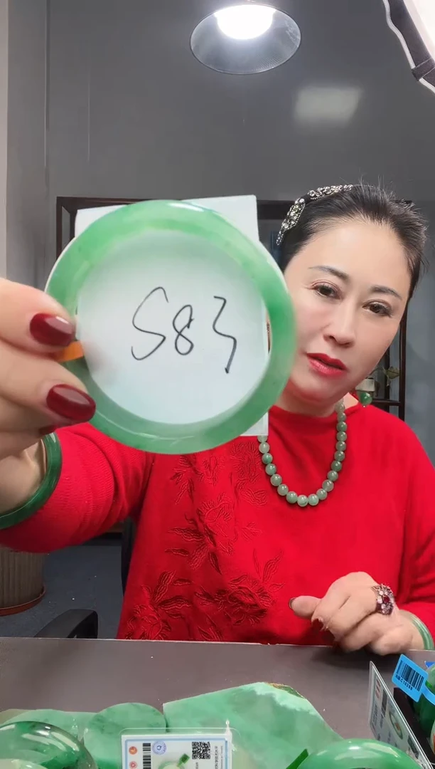 【闪购商品】石英质玉手镯未镶嵌1