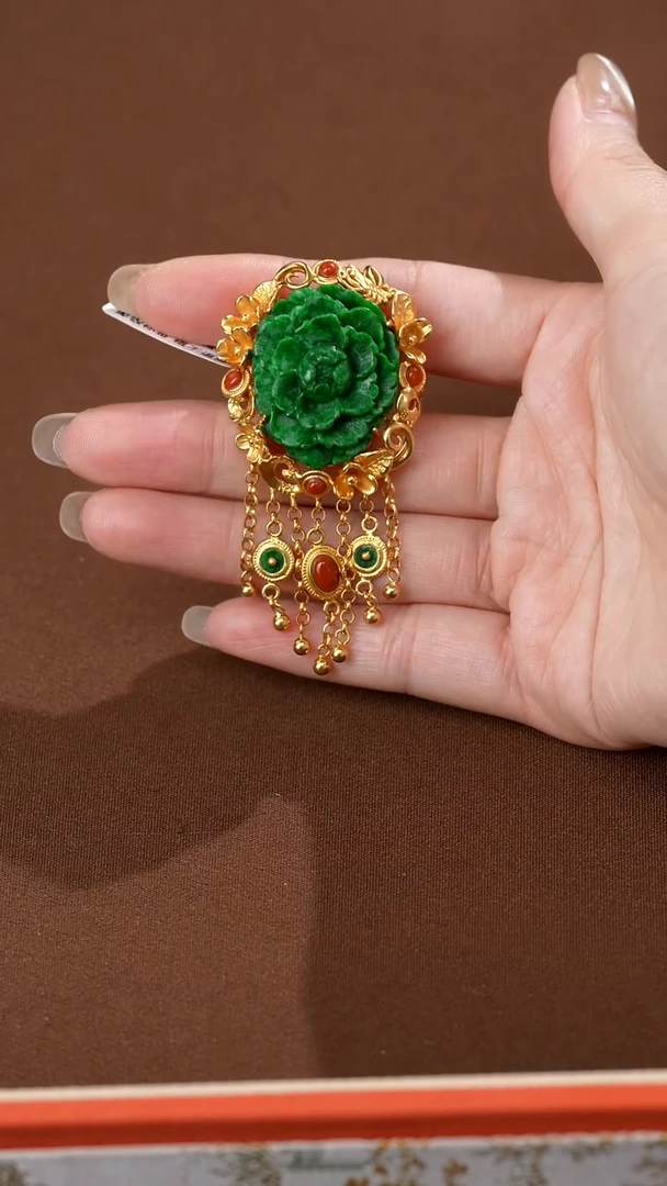 颈饰未镶嵌翡翠戒指