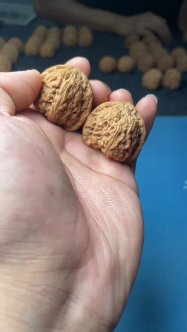 桃核把件w96  红宝石 核桃  35尺