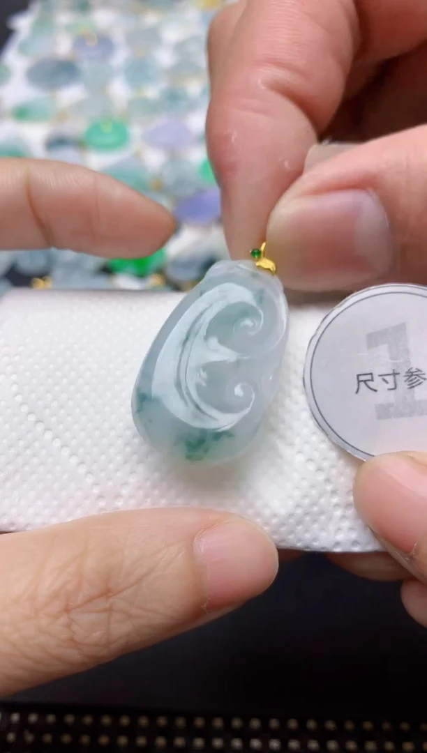 翡翠18K金镶嵌颈饰天然缅甸A货翡翠