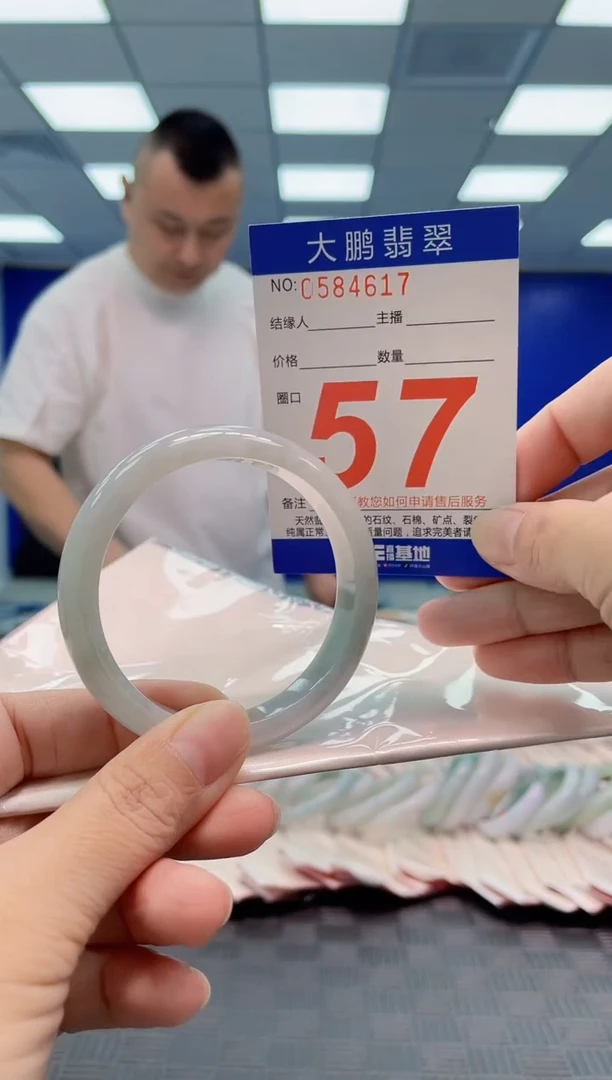 翡翠手镯未镶嵌AAAAAAAA