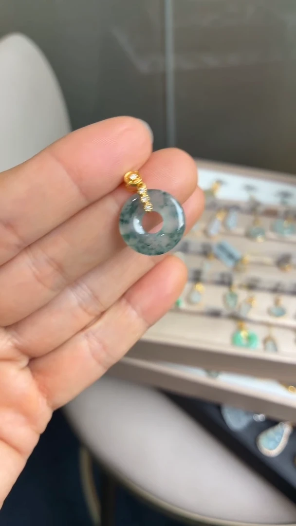 颈饰18K金镶嵌翡翠天然翡翠A货