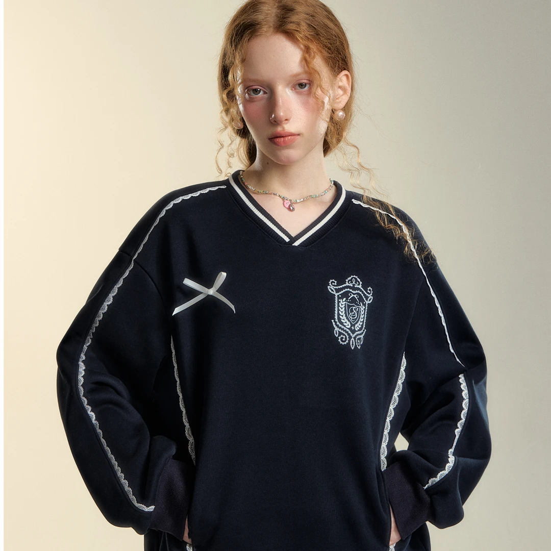 SOMESOWE【王雪糕专属】蕾丝徽章套头卫衣