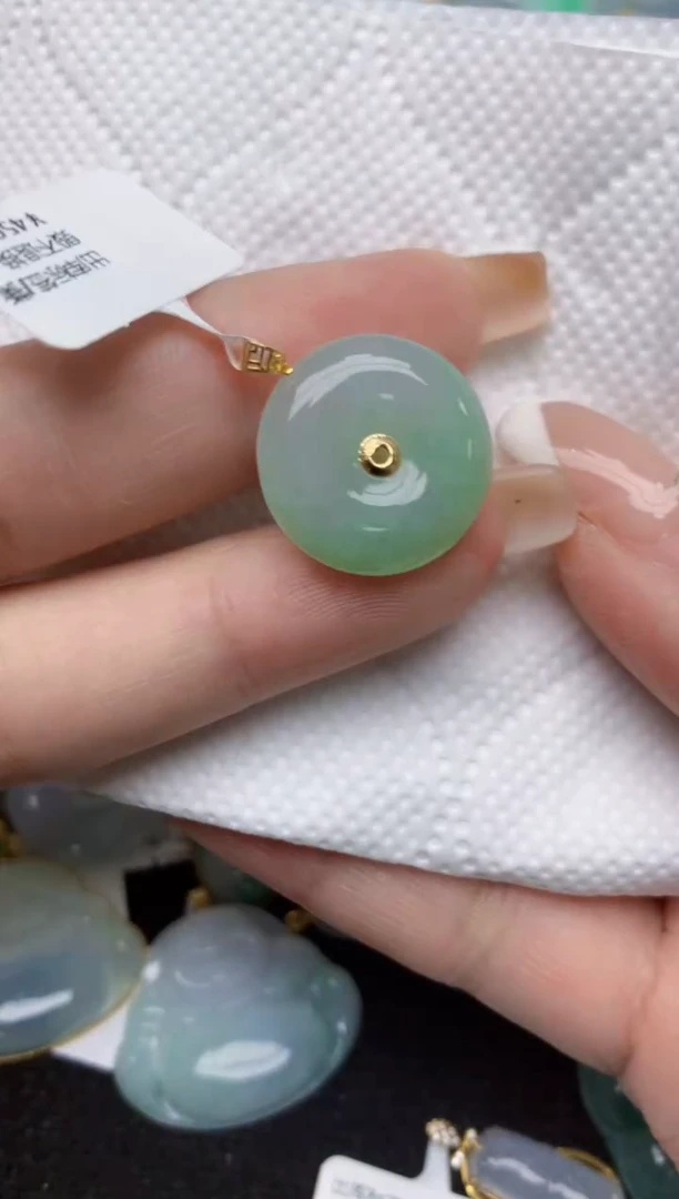 翡翠18K金镶嵌颈饰天然缅甸A货翡翠